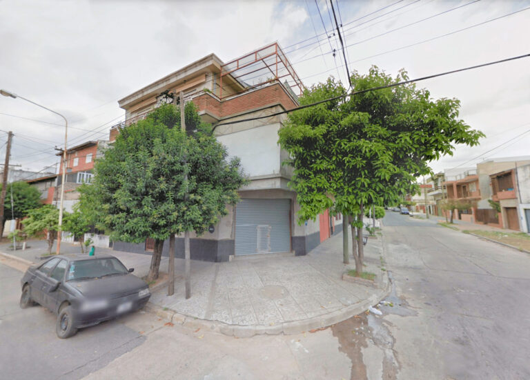 Local comercial – Giribone y Barros Pazos, V.Celina, Bs.As., Argentina.