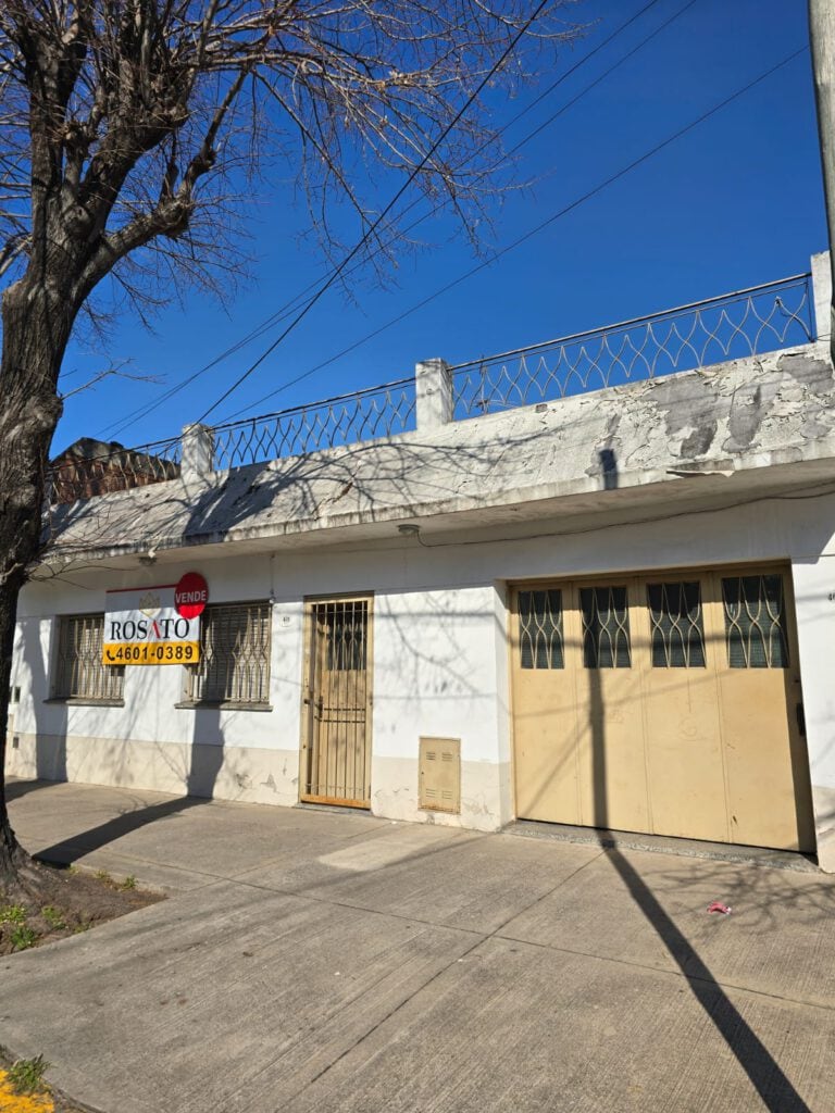 Casa 4 ambientes a reciclar-  Rucci 4600, Villa Lugano, Cap. Fed., Argentina.